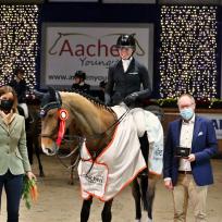 Emilia Löser gewinnt den Großen Preis der Aachener Bank eG